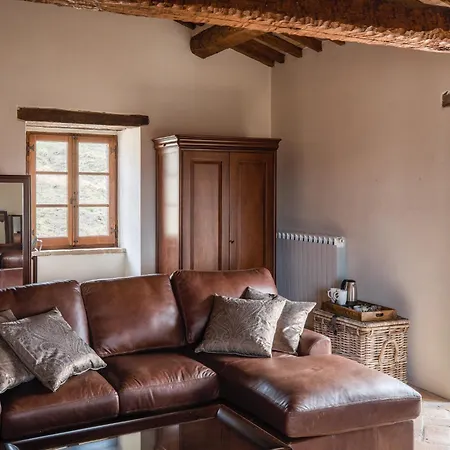 Umbrian Retreat In With A Pool 度假居